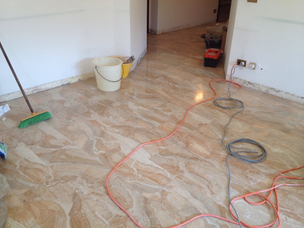 Microlevigatura pavimenti in marmo Cavaria con Permezzo 